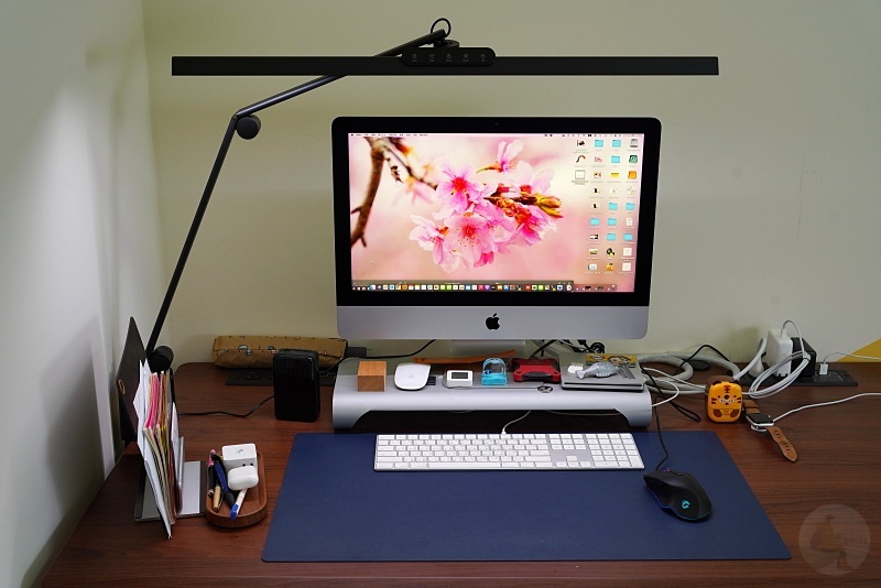 喜光全光譜專業護眼檯燈 Ti-MAX(舊款)，專為職人打造，讓你在閱讀和電腦工作時擁有最佳照明伴侶！