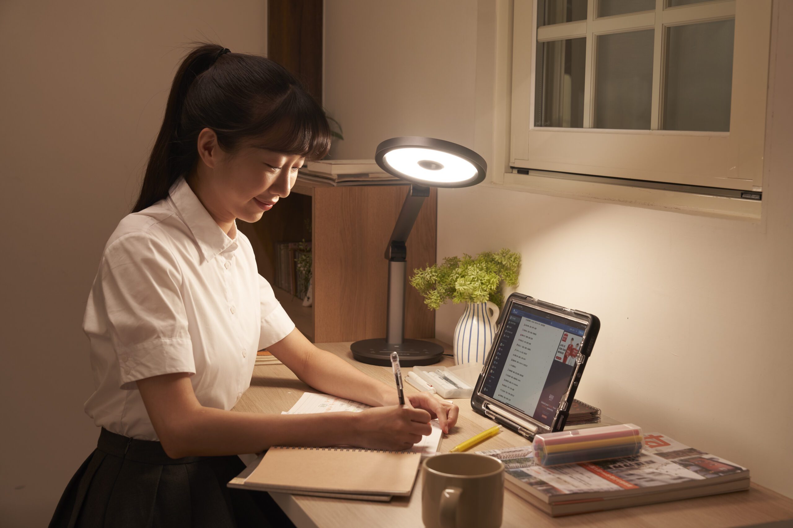 預算有限也能買到好燈！3款高CP值護眼檯燈，讓工作閱讀都輕鬆