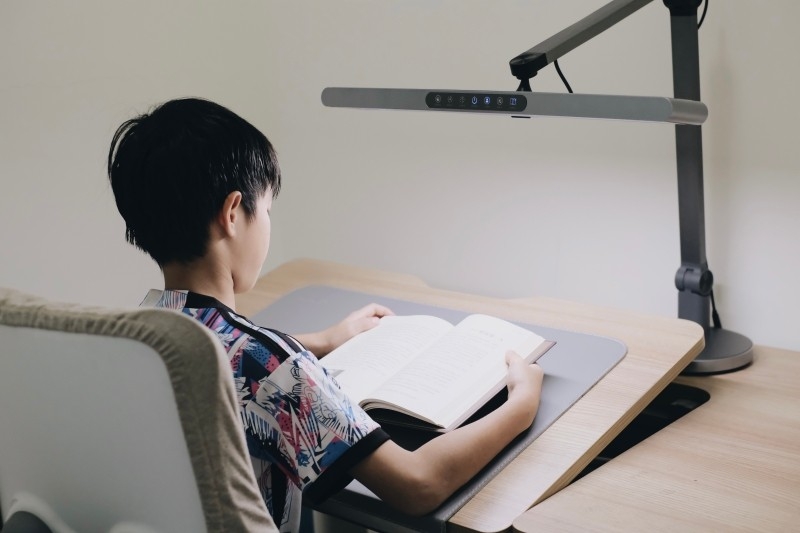 喜光 光靈燈，專為兒童打造的護眼教練